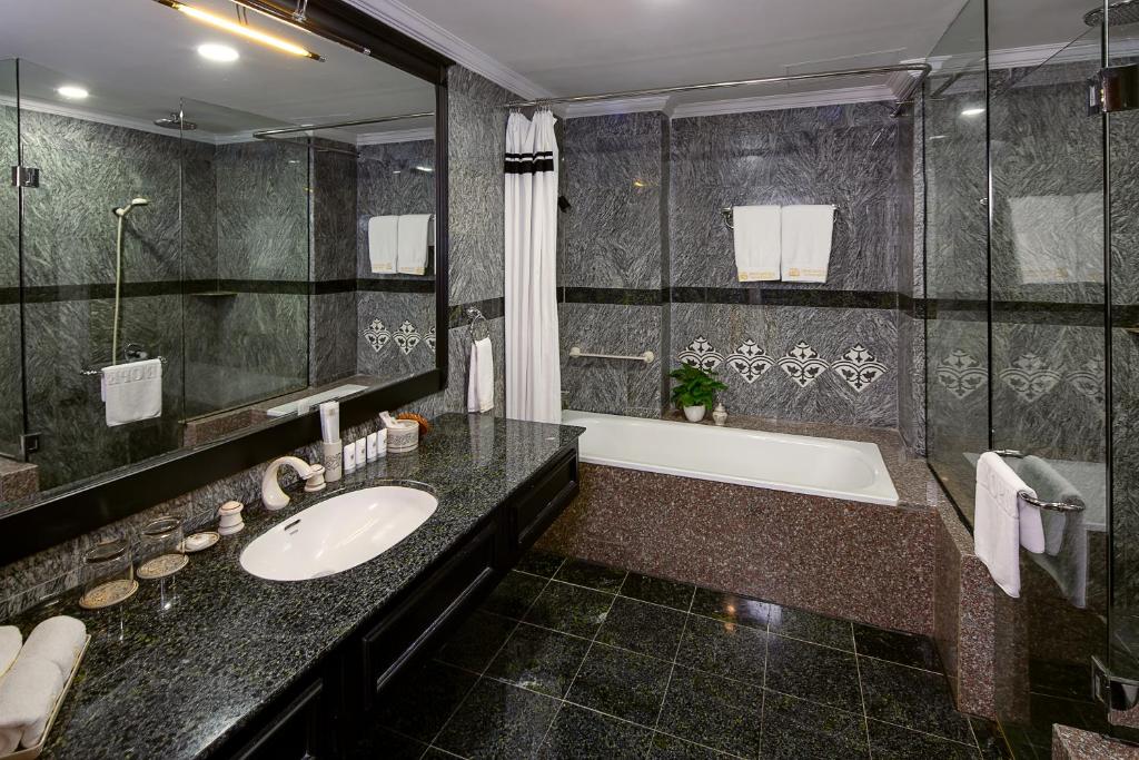 Koupelna v ubytování Muong Thanh Luxury Song Han Hotel
