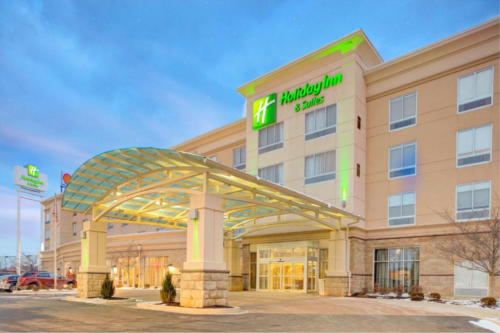 a hotel building with a sign on it at Holiday Inn Hotel & Suites Lima, an IHG Hotel in Lima