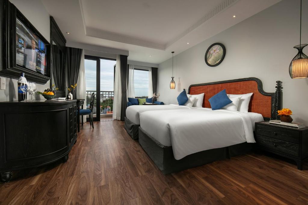 Postel nebo postele na pokoji v ubytování Shining Riverside Hoi An Boutique & Spa