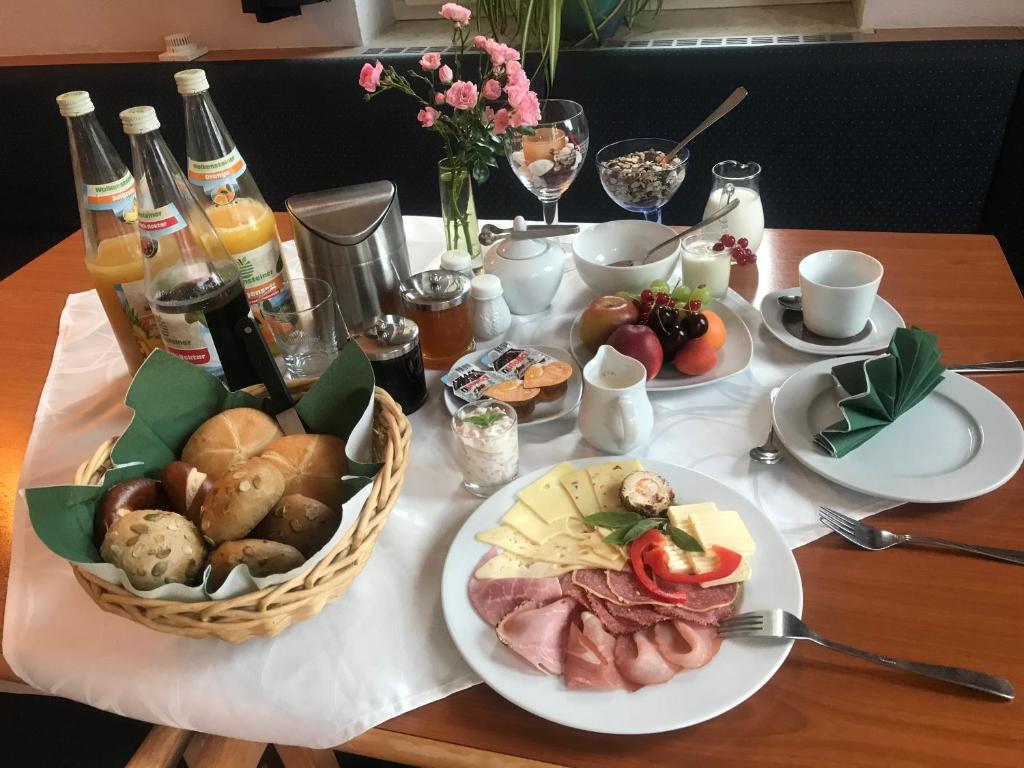 Jídlo v hotelu nebo okolí