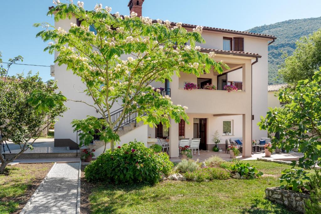 Nespecifikovaný výhled na hory nebo výhled na hory při pohledu z apartmánu