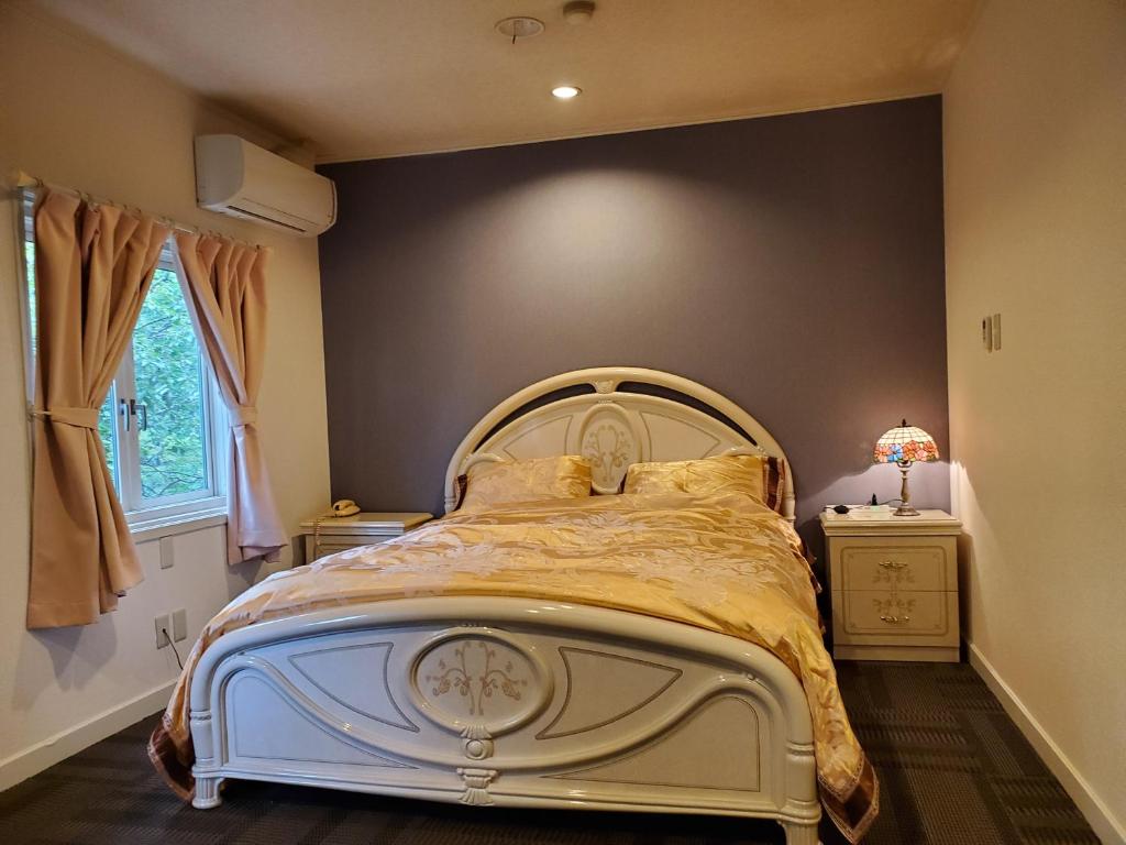 Postel nebo postele na pokoji v ubytování プチホテル葡萄屋
