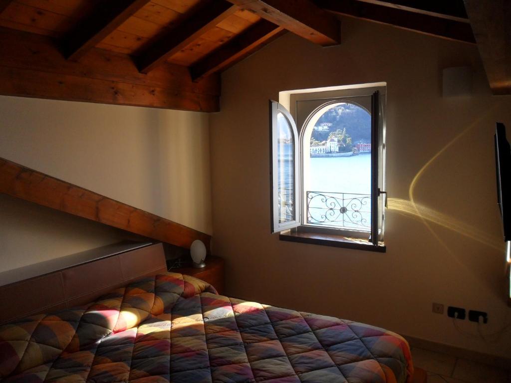 Postel nebo postele na pokoji v ubytování Foresteria Hostaria Del Golfo cod struttura C00025