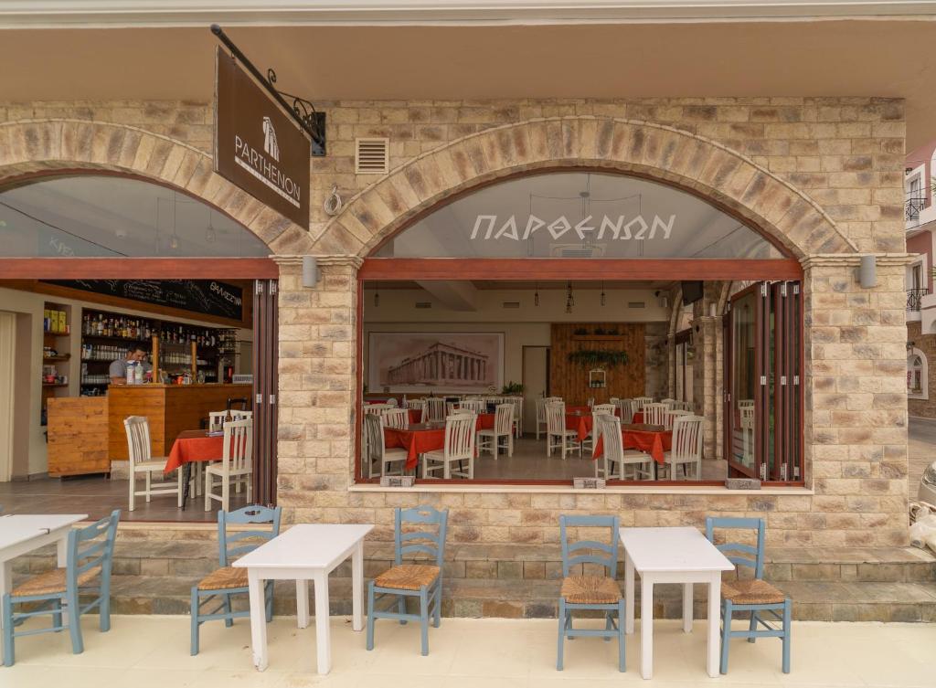 Restaurace v ubytování Parthenon Rooms