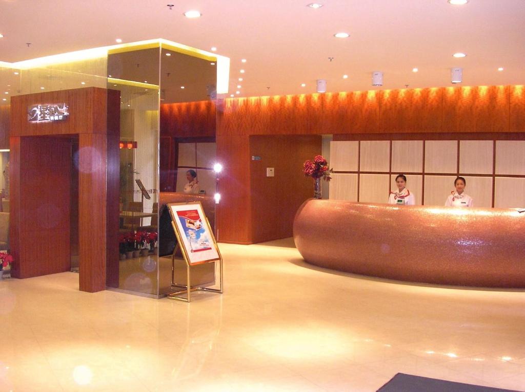 a large building with a large brown tub in a lobby at Jinjiang Inn - Chongqing Shopping & Entertainment Center in Chongqing