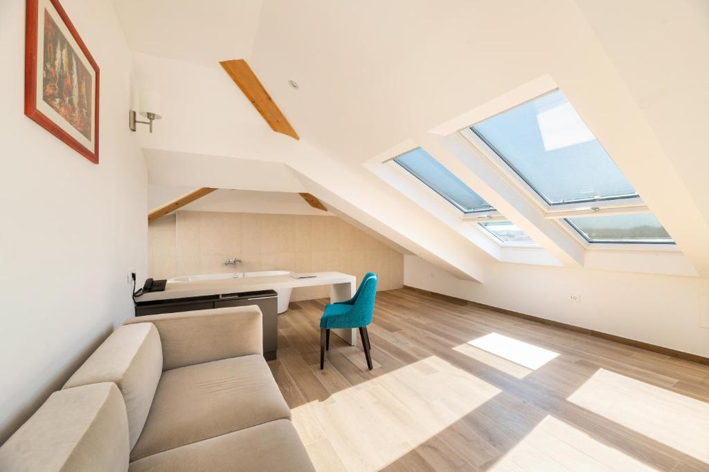 a living room with a couch and a desk at BO Hotel Palazzo in Poreč