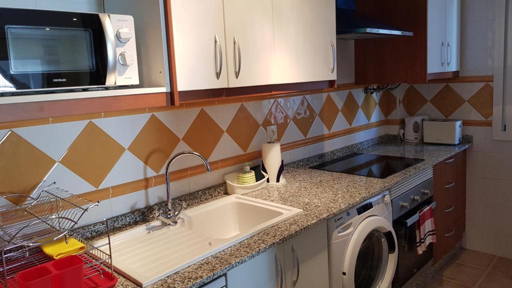Kuchyň nebo kuchyňský kout v ubytování Al Andalus Thalassa III VERARENTAL-COM