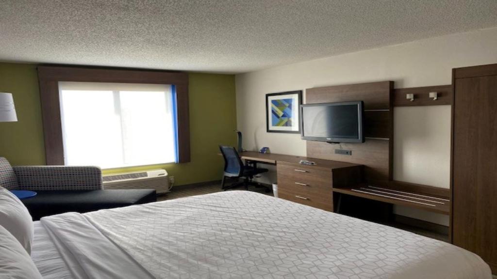 Holiday Inn Express & Suites Reidsville by IHG - Room King Estándar