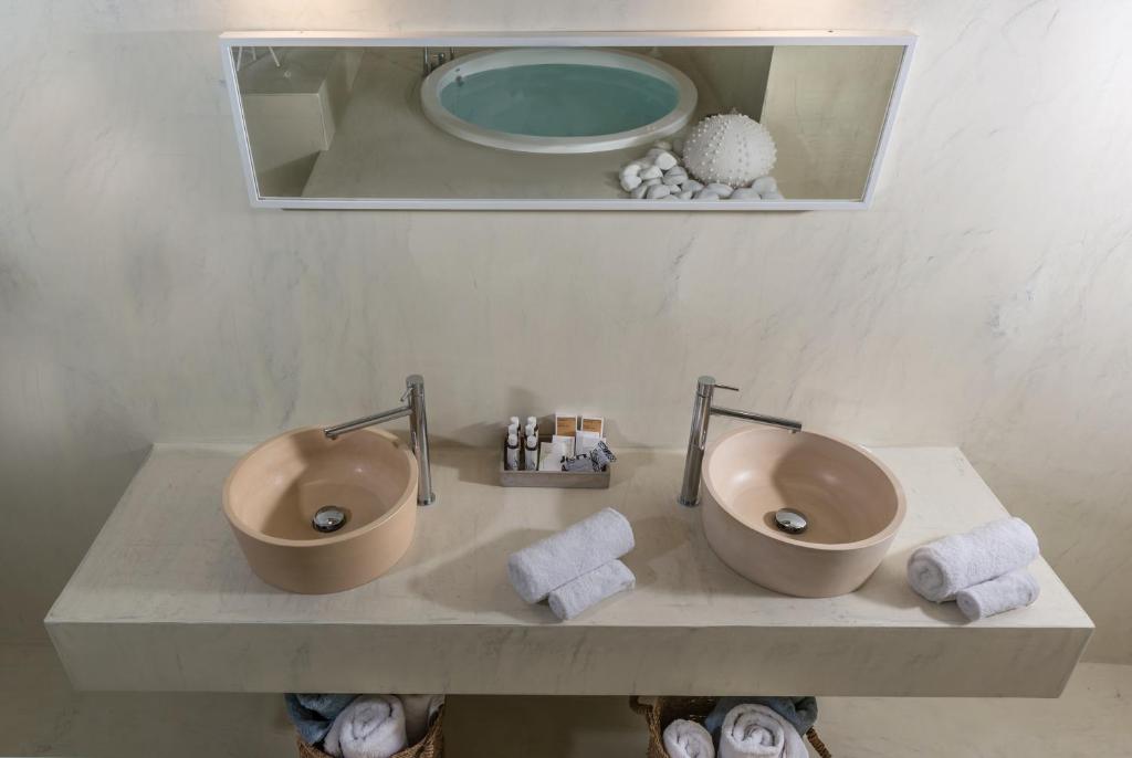 Mythical Blue Luxury Suites photo