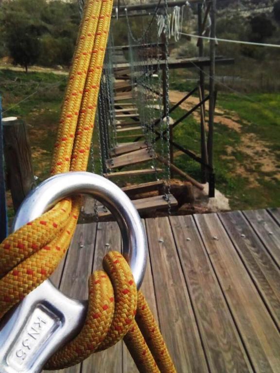 a rope is hooked up to a swing set at Complejo Pueblo Blanco in Olvera