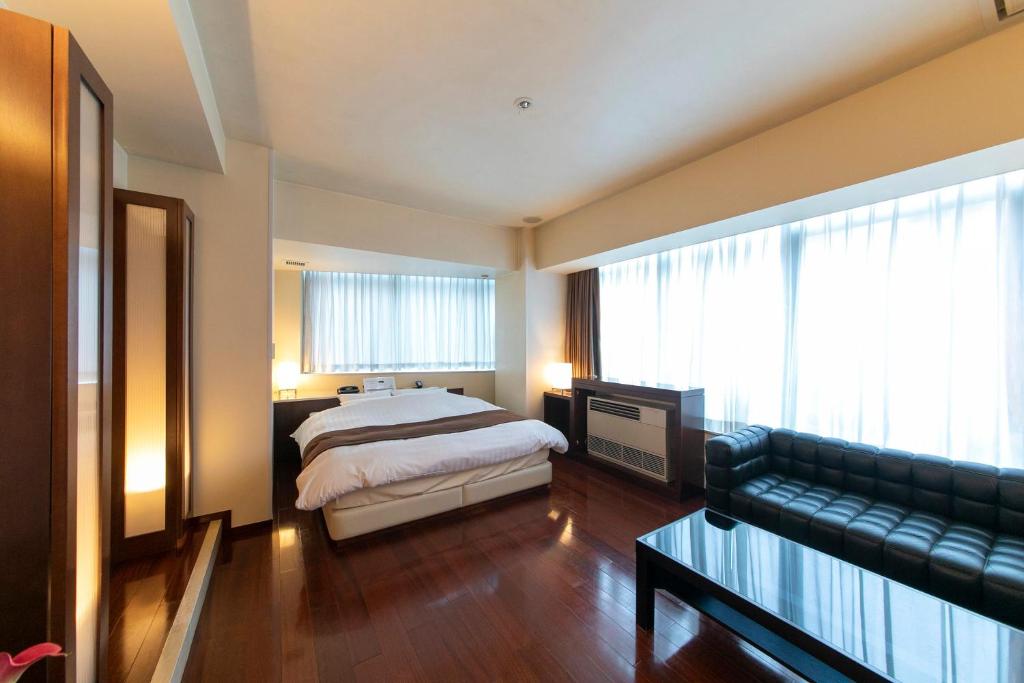 HOTEL APERTO (Adult Only)客房内的一张或多张床位