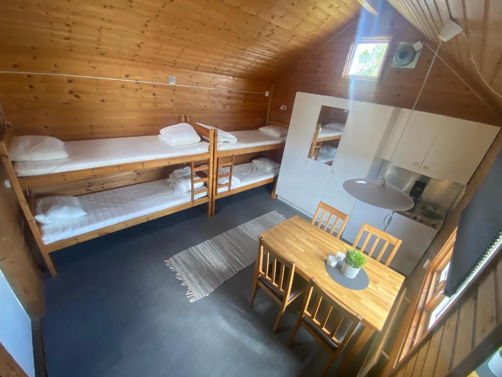 Ліжко або ліжка в номері Kanalkrogen Stugor