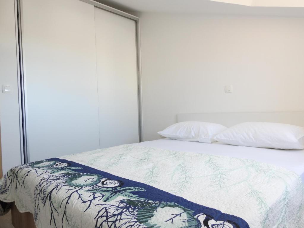 Posteľ alebo postele v izbe v ubytovaní Apartmani Hrvoje Klarić - Srima