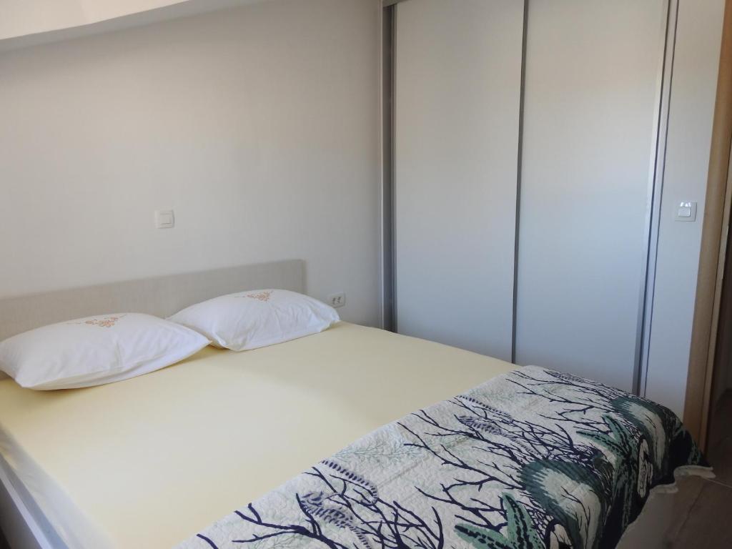 Posteľ alebo postele v izbe v ubytovaní Apartmani Hrvoje Klarić - Srima