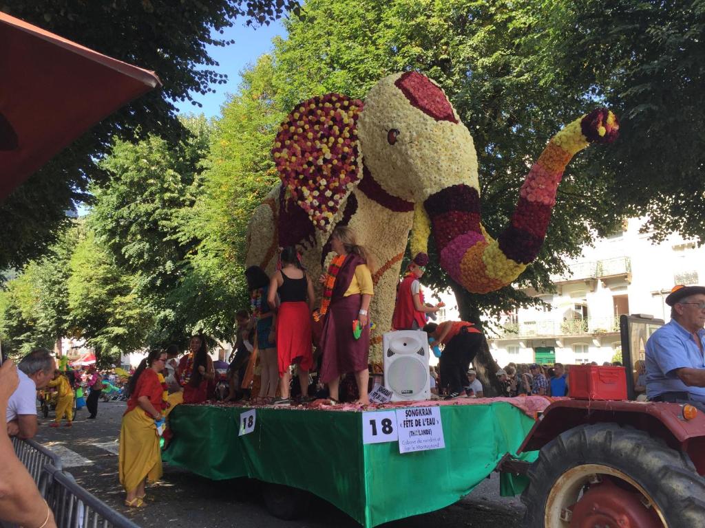 Venasque Vue Apartment Saint Mamet Updated 21 Prices