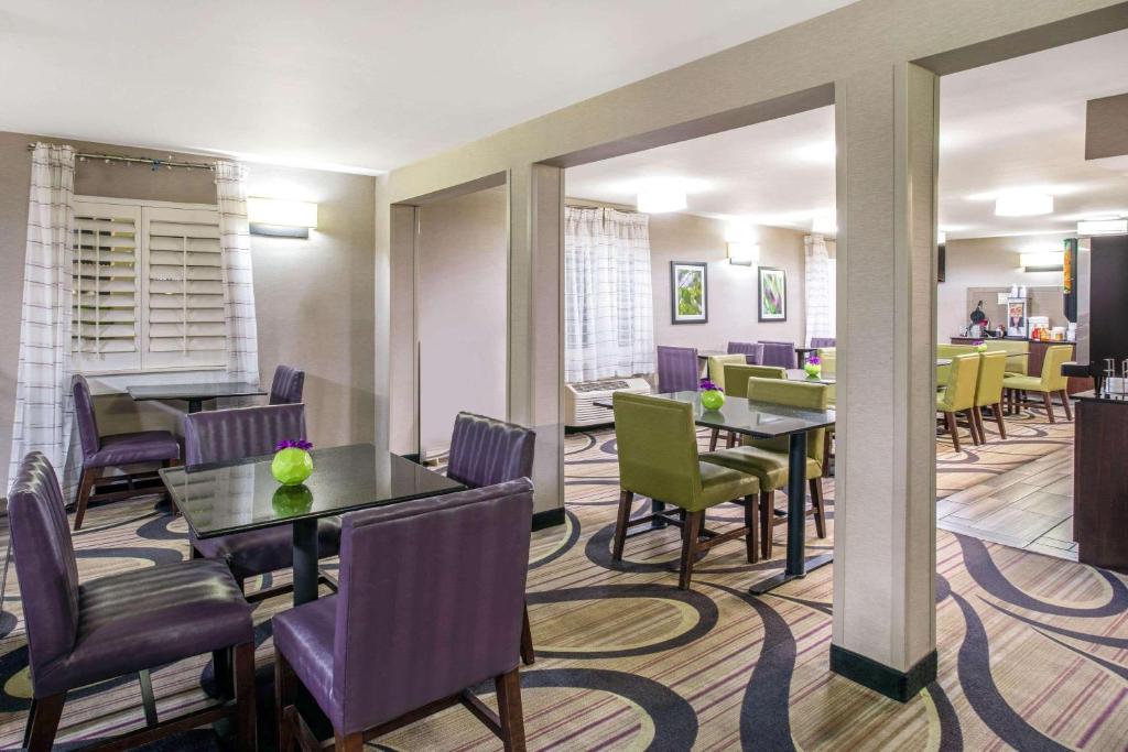 Posezení v ubytování La Quinta Inn by Wyndham Tucson East
