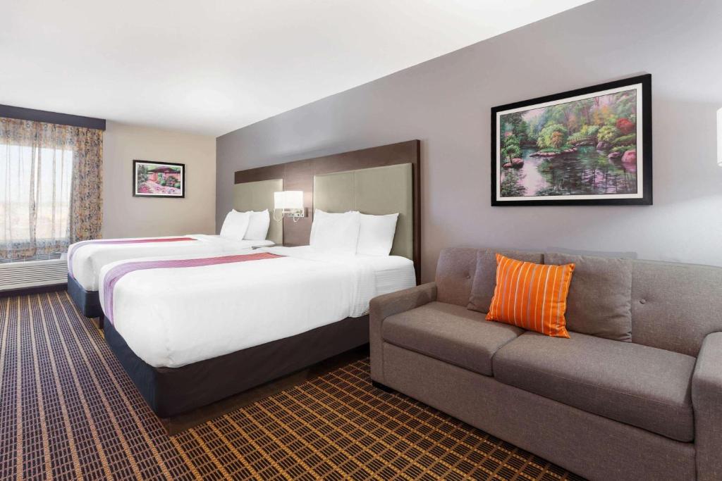 La Quinta by Wyndham Rockford - Queen Room Met Twee Queensize Bedden