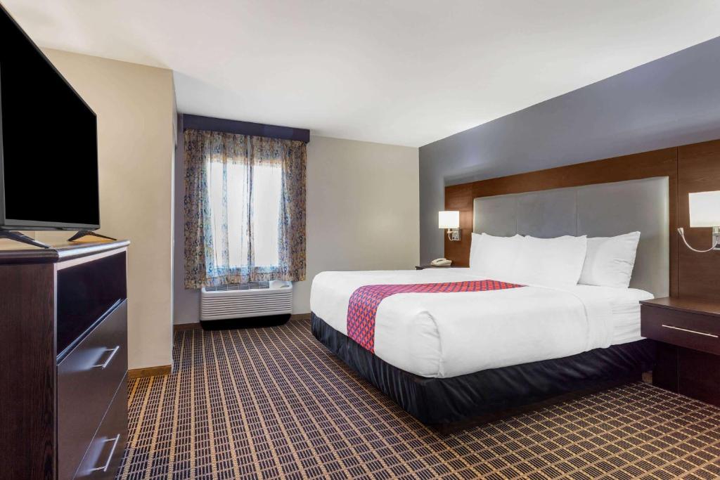 La Quinta by Wyndham Rockford - Kingkamer