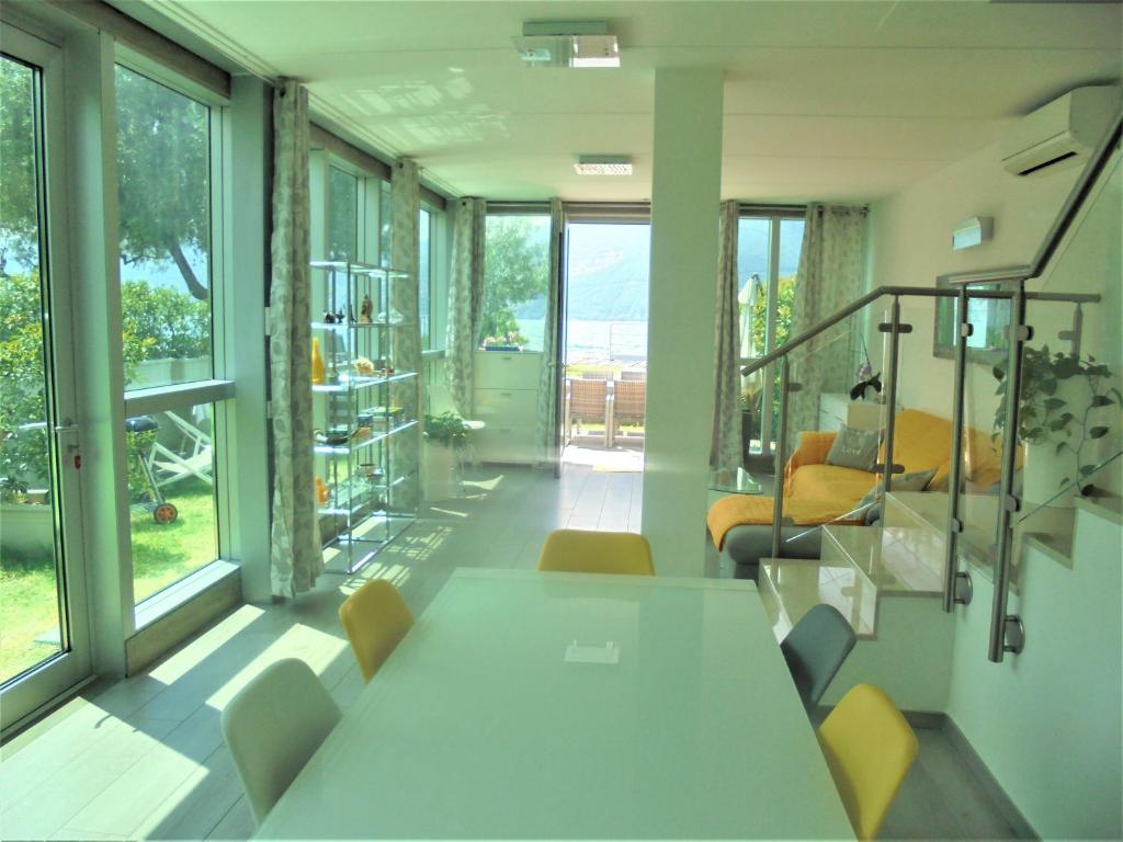 Fotografia z galérie ubytovania Dock House v destinácii Marone