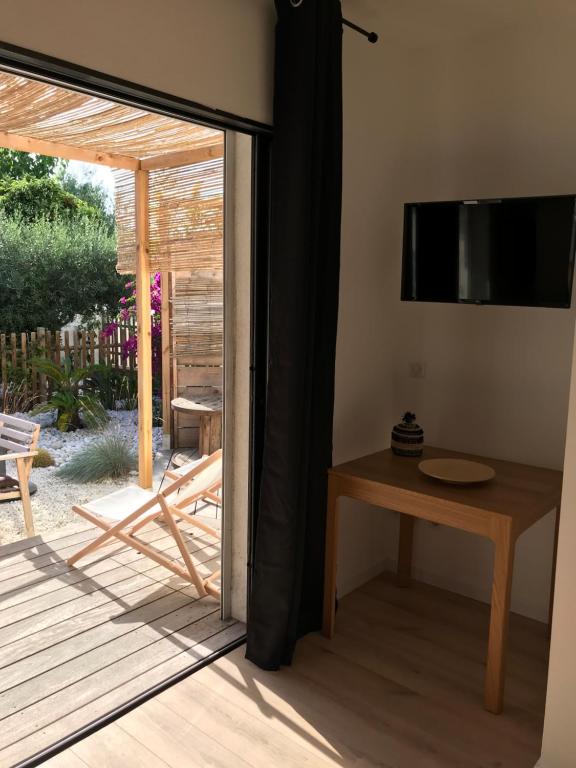 Villa le sud appartementsにあるバルコニーまたはテラス