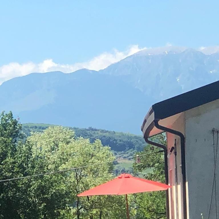 Widok na góry z tego domu wakacyjnego