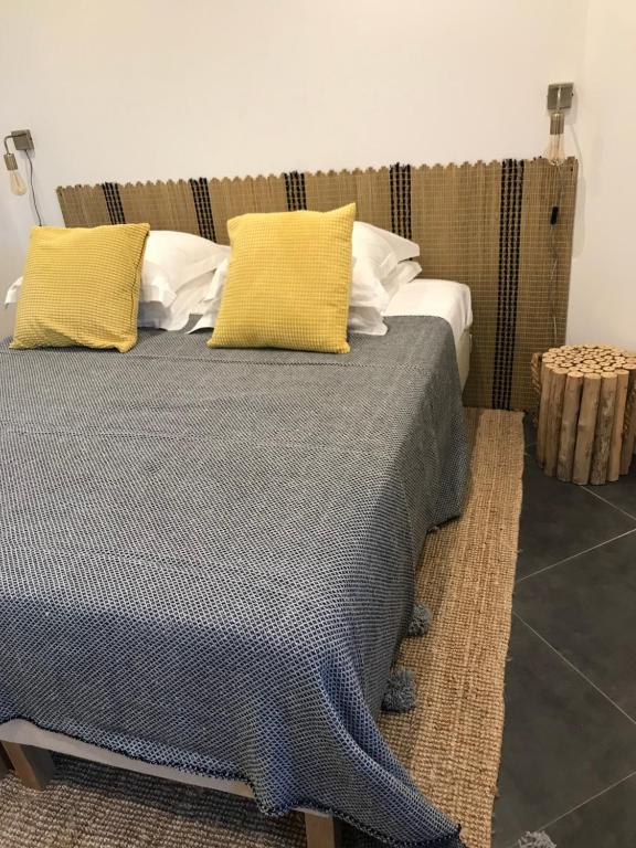 Villa le sud appartementsにあるベッド