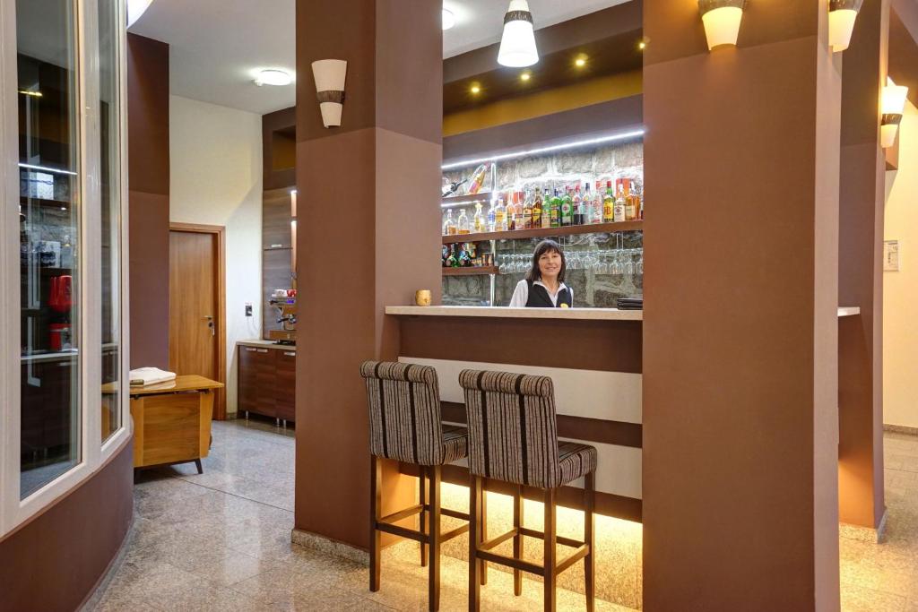 Lounge nebo bar v ubytování Hotel Ciucas