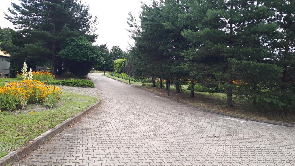 Vonkajšia záhrada v ubytovaní CKS Warszawa (Centrum Konferencyjno-Szkoleniowe CS Natura Tour)