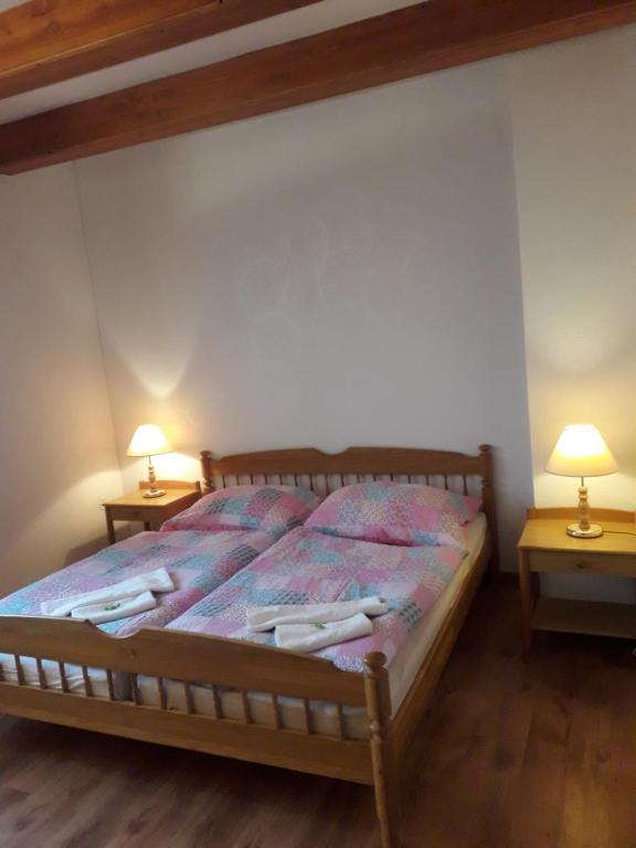 Postel nebo postele na pokoji v ubytování Penzión Šefčík