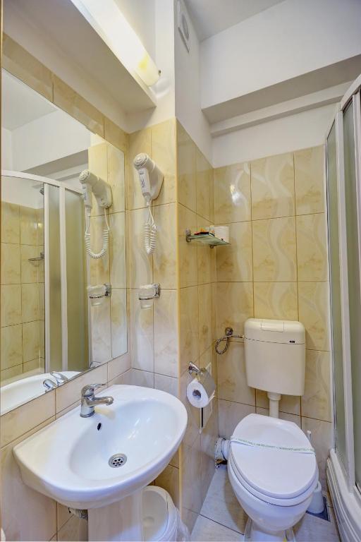 Koupelna v ubytování Hotel Ciucas