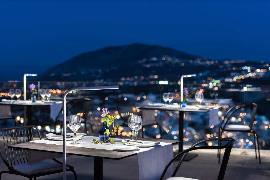 Nespecifikovaný výhled na hory nebo výhled na hory při pohledu z hotelu