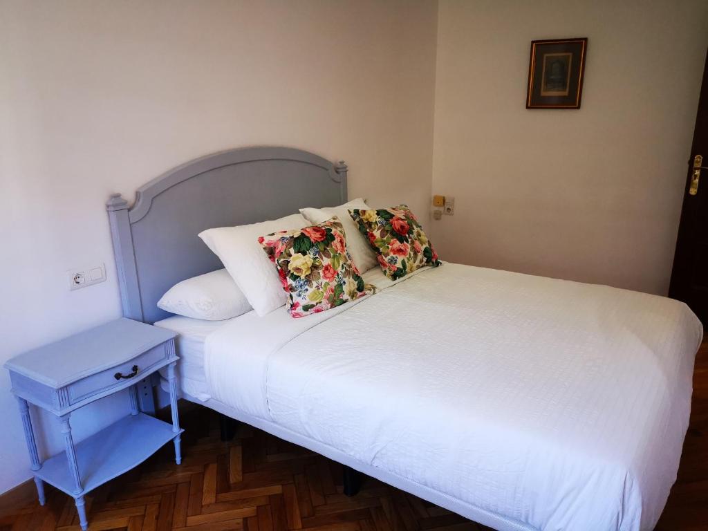 Posteľ alebo postele v izbe v ubytovaní Apartamento bonito y bien ubicado en el Soho de Málaga.