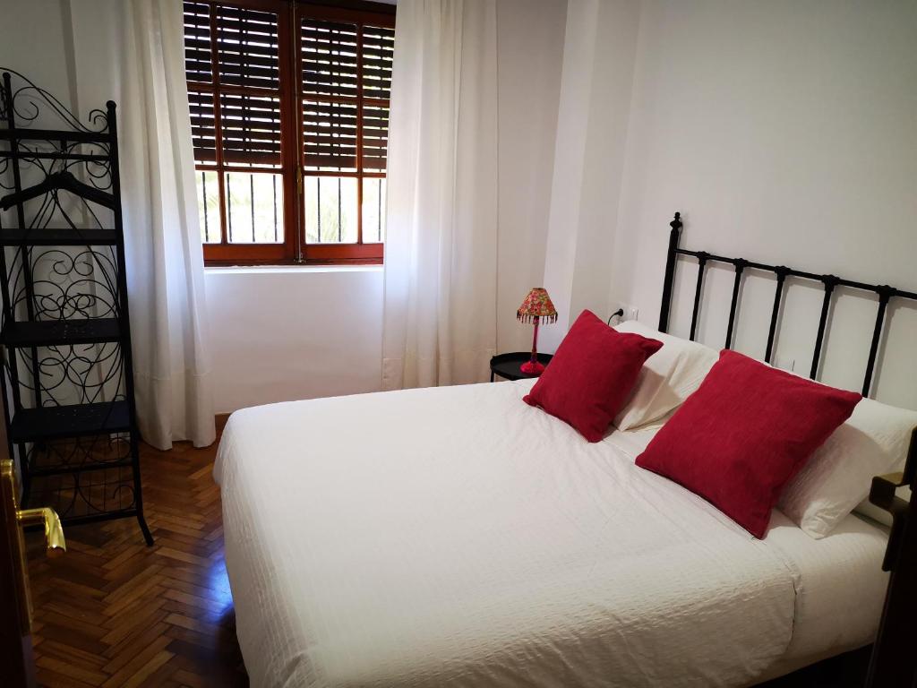 Posteľ alebo postele v izbe v ubytovaní Apartamento bonito y bien ubicado en el Soho de Málaga.