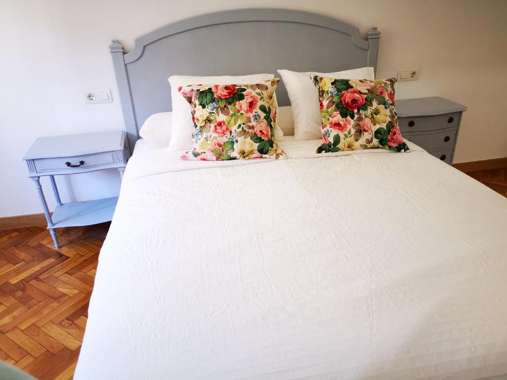 Posteľ alebo postele v izbe v ubytovaní Apartamento bonito y bien ubicado en el Soho de Málaga.