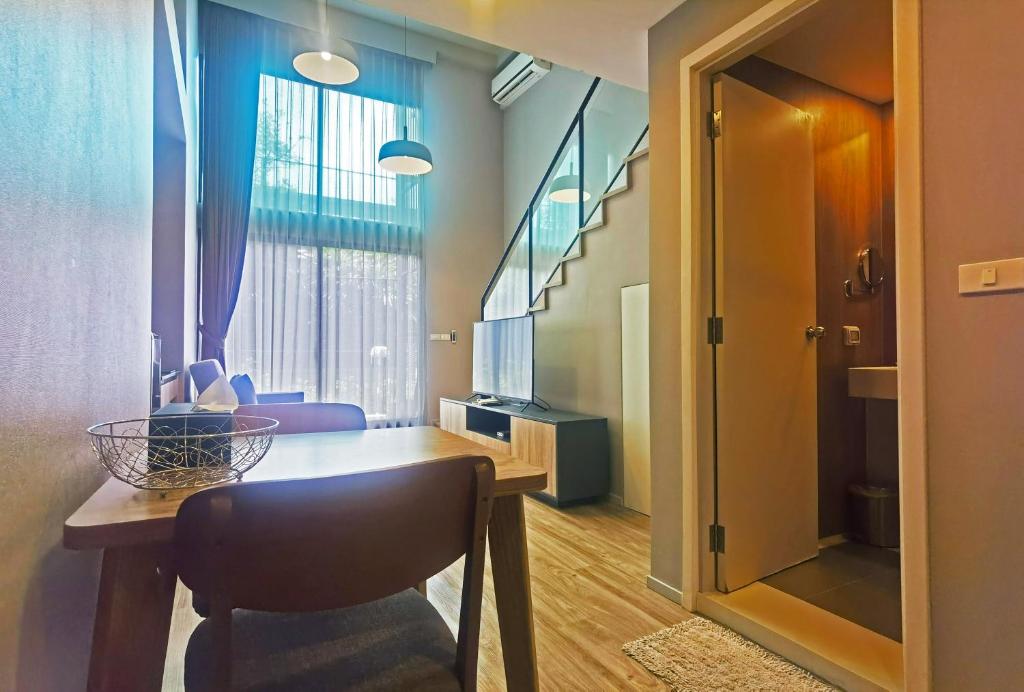 Blossom Sathorn Hospitality （曼谷高端酒店公寓） - Duplex Studio