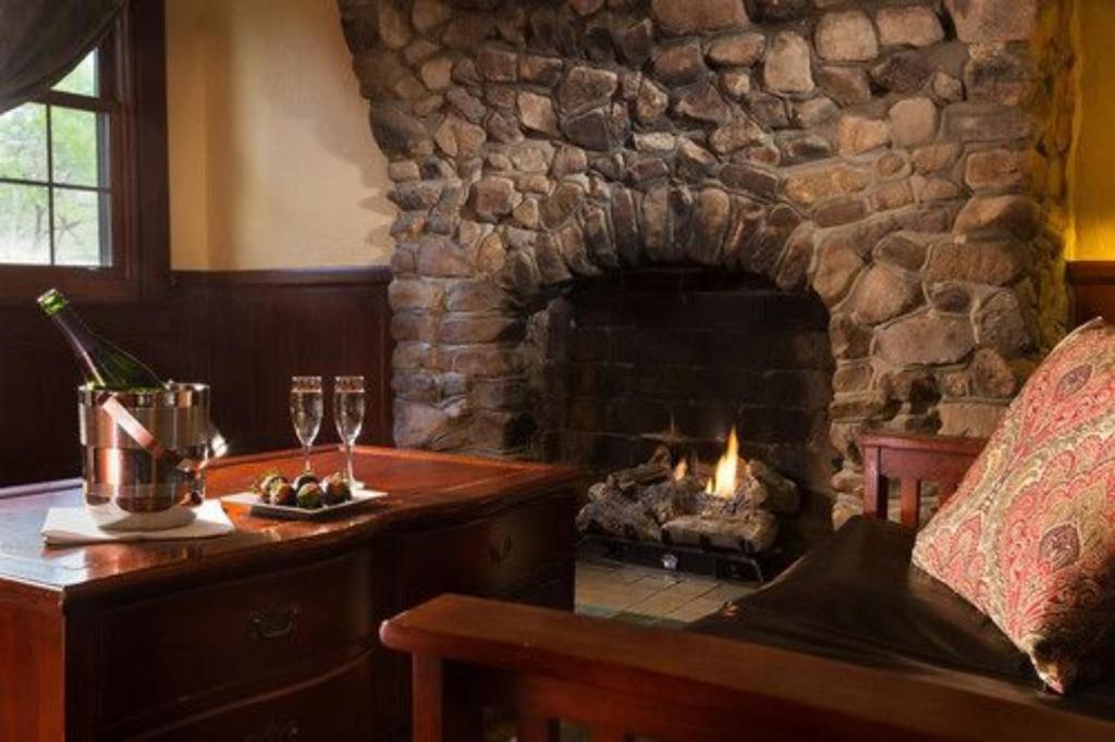 Hilltop Manor B&B - Room King Superior