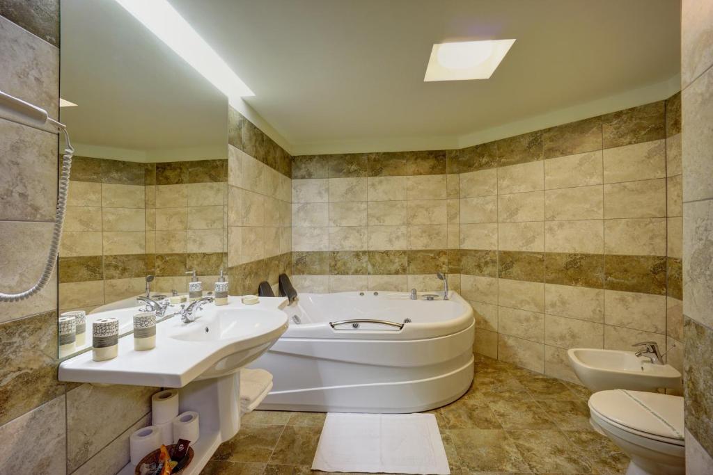 Koupelna v ubytování Hotel Ciucas