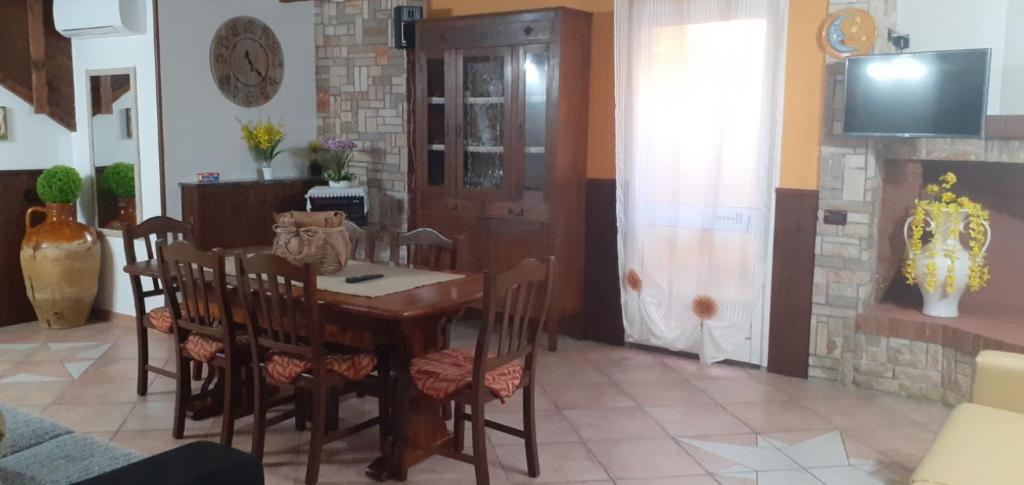 Telewizja i/lub zestaw kina domowego w obiekcie Guesthouse da Filiberto