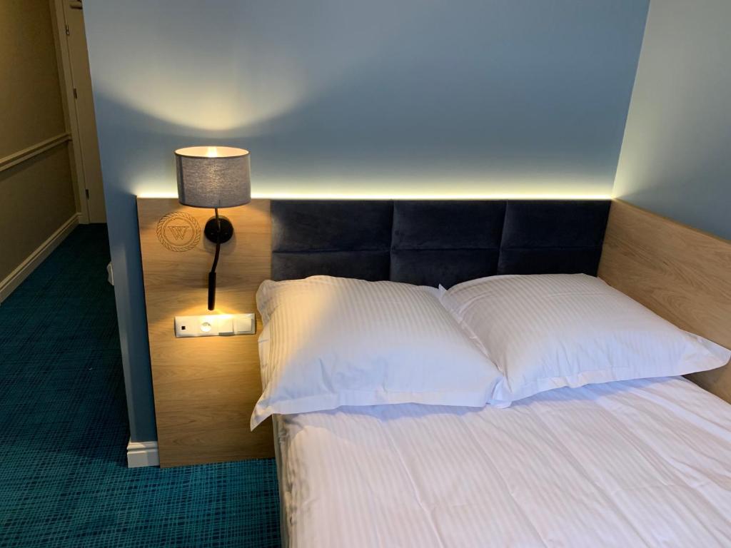 Postel nebo postele na pokoji v ubytování Hotel Wodnik