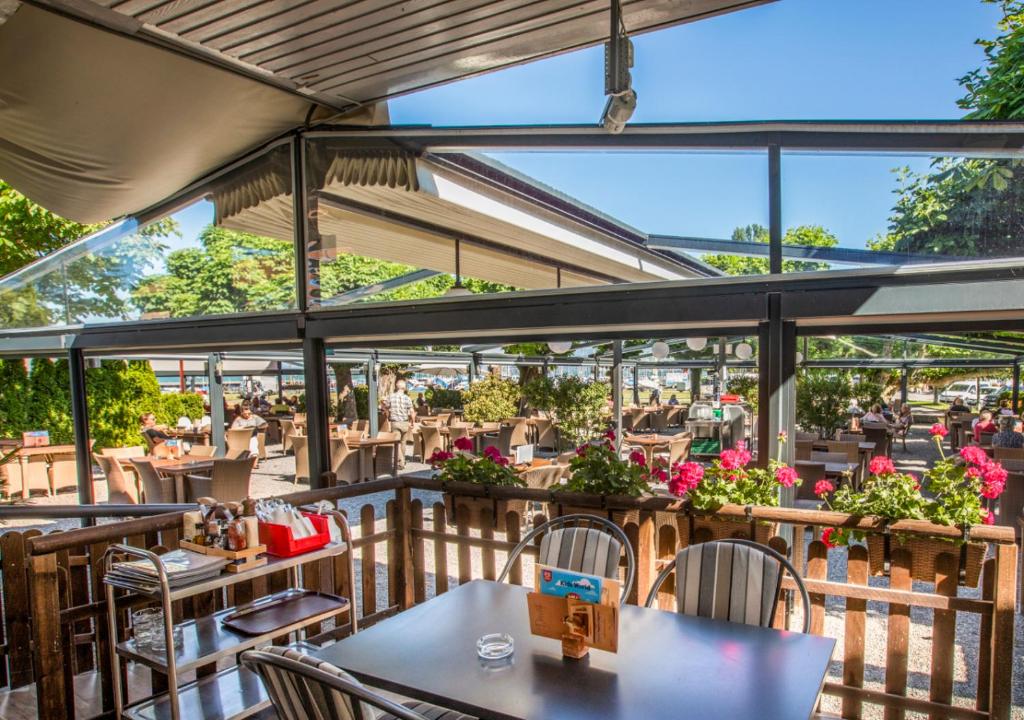 Restaurace v ubytování Hotel Rotes Kreuz