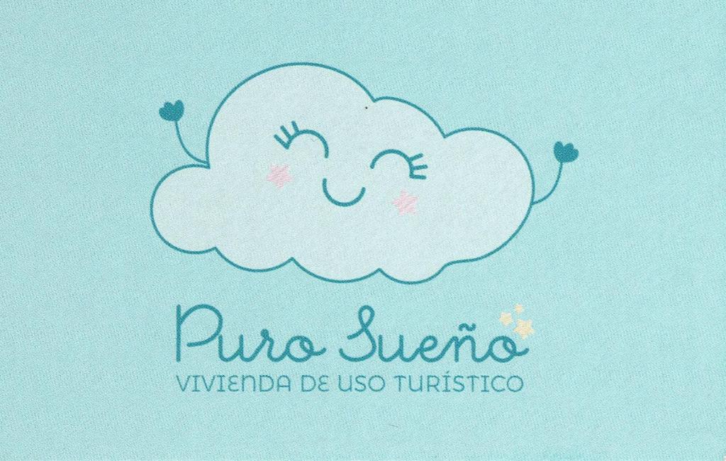 um desenho de uma nuvem com um rosto sorridente em VUT Puro Sueño (Zurguen) em Salamanca