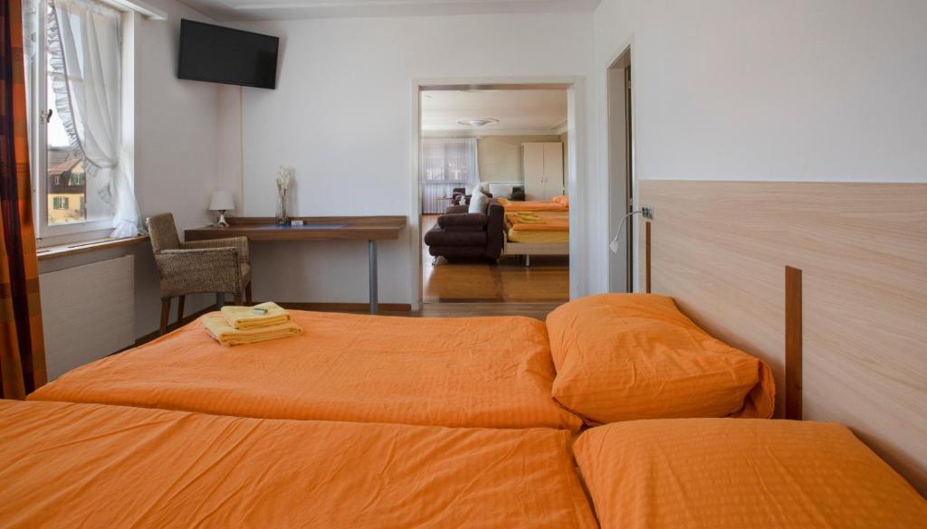 Postel nebo postele na pokoji v ubytování Hotel Rotes Kreuz