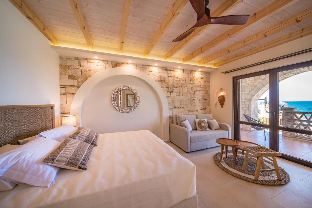 Postel nebo postele na pokoji v ubytování Porta del mar Beach Resort