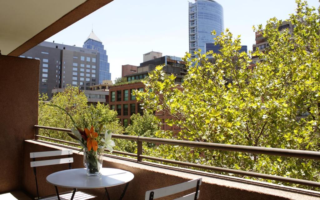 En balkon eller terrasse på Apartamentos Costanera Centre
