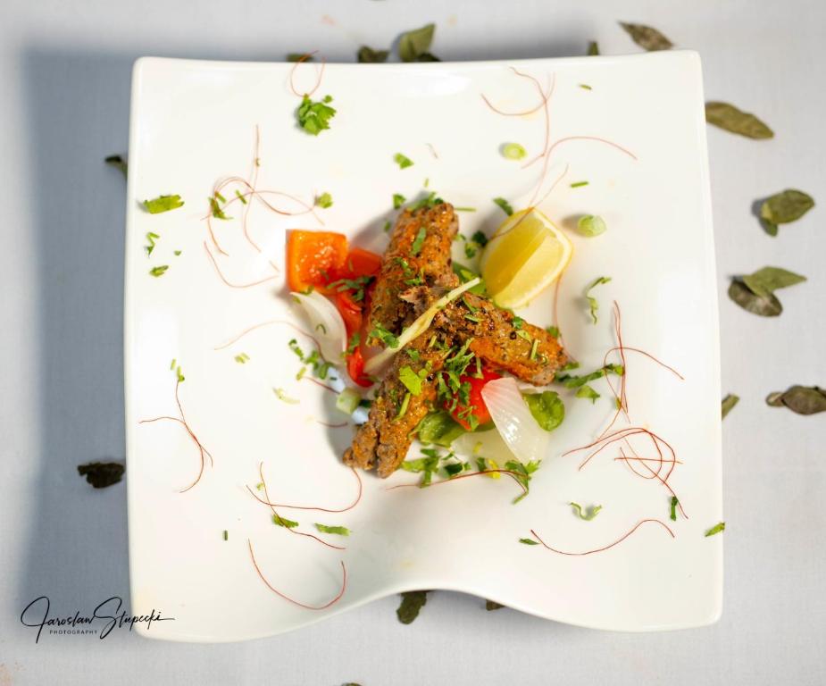 Makanan di atau berdekatan hotel