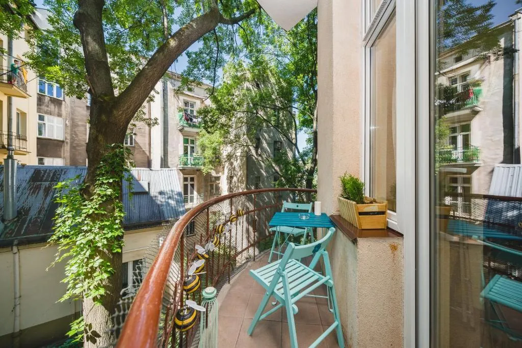 Amazing Rustical 4 Bedroom Central Apartment - 10 min to the Market Square, 2 Min Food Market, Krakow, Poland