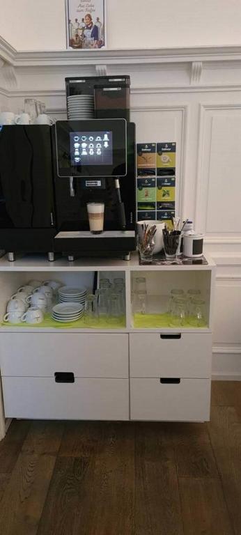 Kuchyň nebo kuchyňský kout v ubytování Hotel Cristall - Frankfurt City