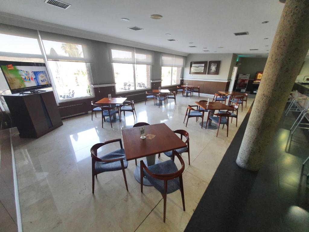 TV a/nebo společenská místnost v ubytování Hotel Azar