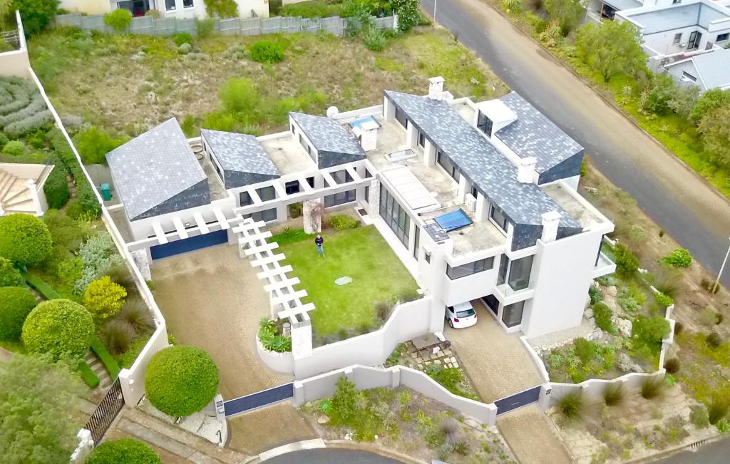 an overhead view of a white house with a roof at House Vos in Hermanus