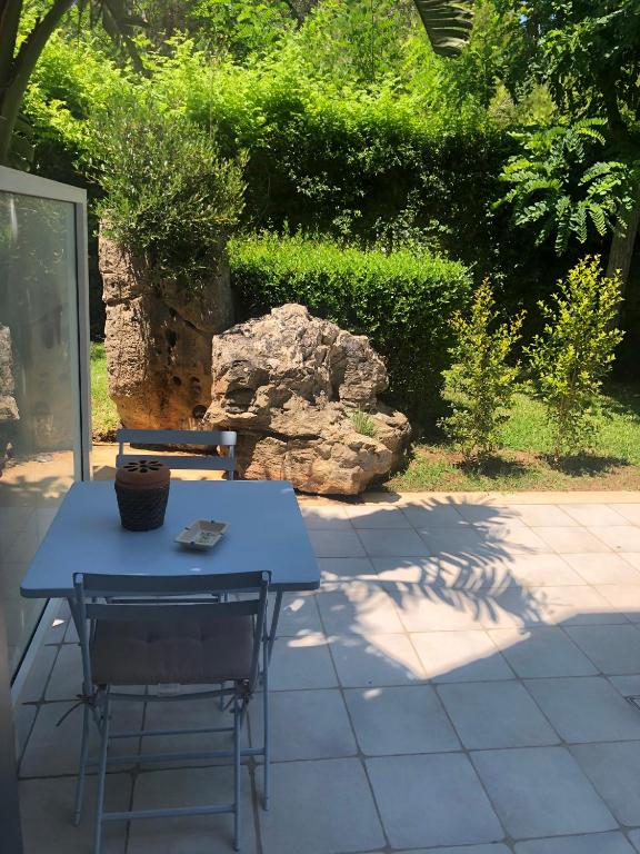 Giardino di B&B Neptunia fronte mare